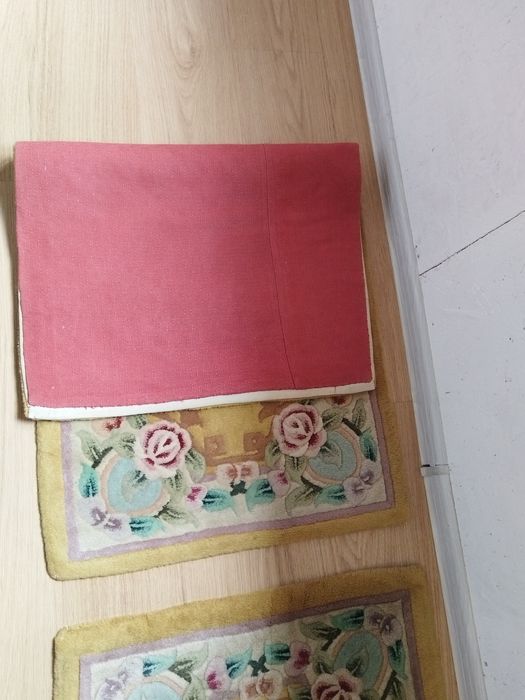 Китайски килими три броя размери 150 см на 65 см съхранявани грамотно и  правилно поддържани продават се заедно и поотделно цена на брой  100 евра
