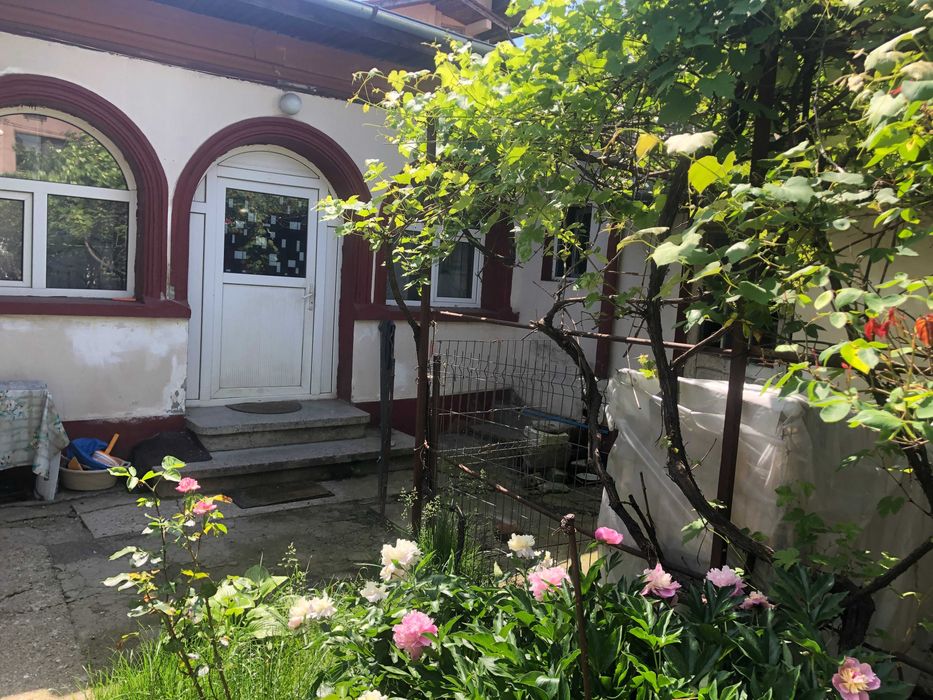 Proiect casă pe pământ – necesită renovare totală, curte 85 mp, garaj+anexa