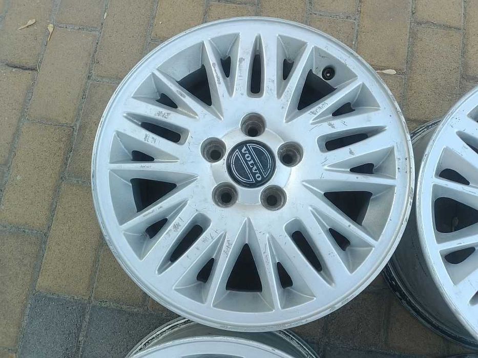Продам оригинальные легкосплавные диски "Borbet" на Volvo Saurus .