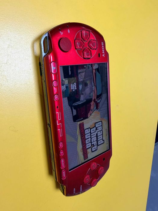 Sony PSP 3000 Playstation Portable - 16G с качени  игри