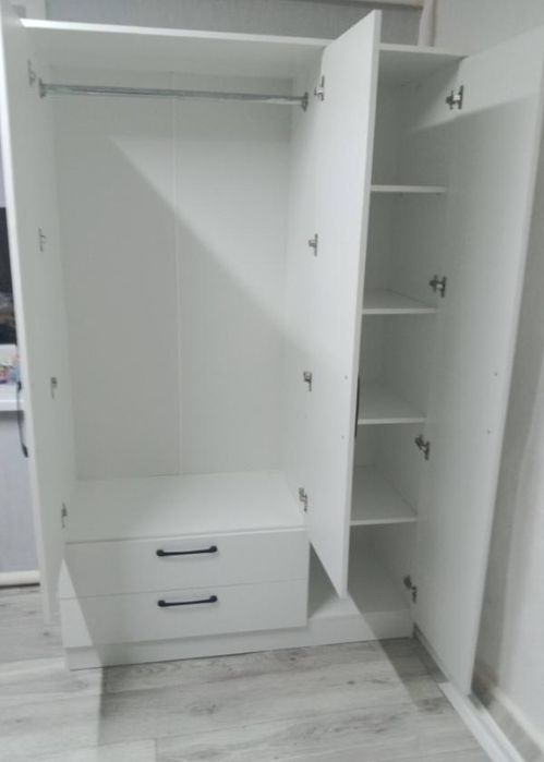 Шкаф с зеркалом и без продам