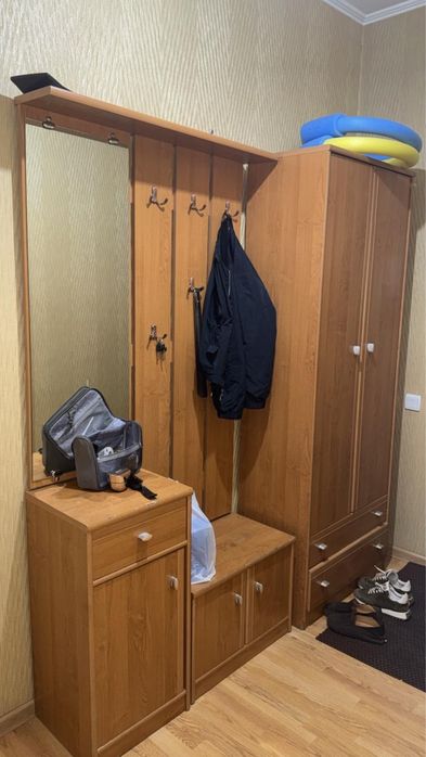 Шкаф в прихожую продается