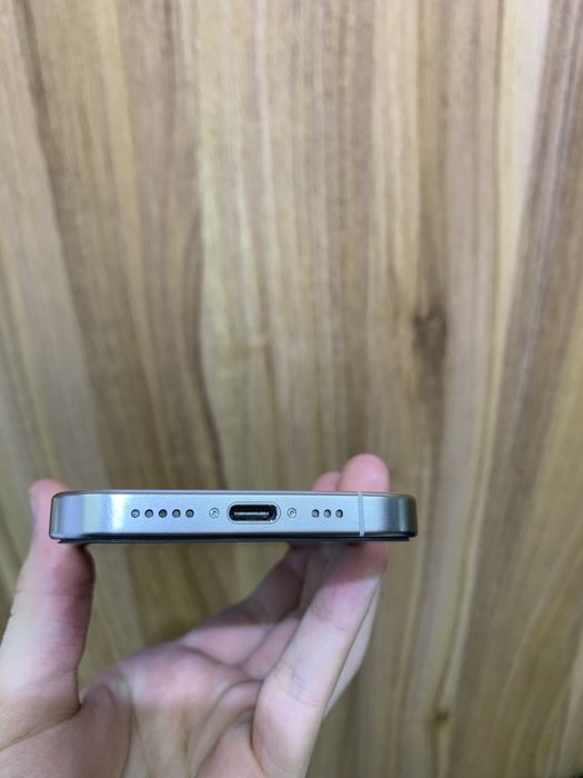 Iphone 15 pro white 128 gb 82%