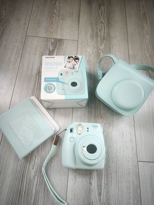 Комплект фотоапарат Fujifilm Instax mini 9 с какъв и албум за снимки