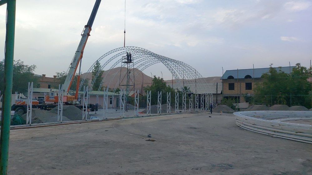 Мини стадион и ангар