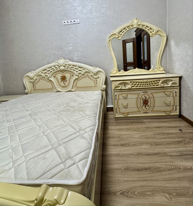 Продам спальный гарнитур