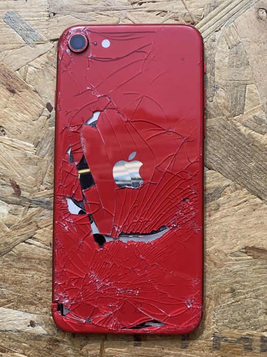 Бърза смяна на стъкло на гърба на iPhone