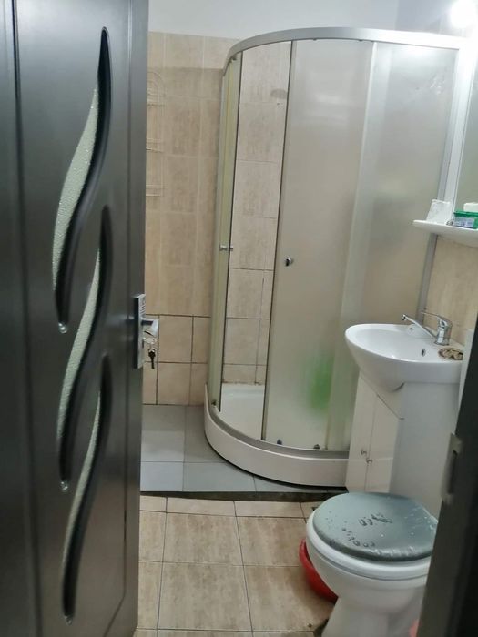 Închiriez garsonieră în zona Uzcasnic