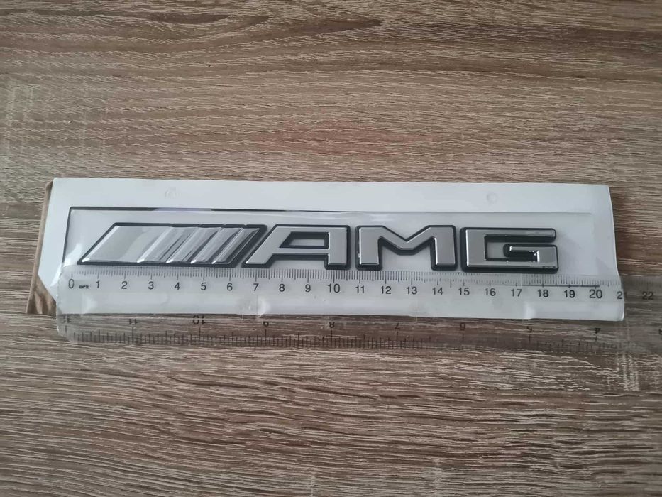 Mercedes Benz AMG сребриста емблема с черен кант