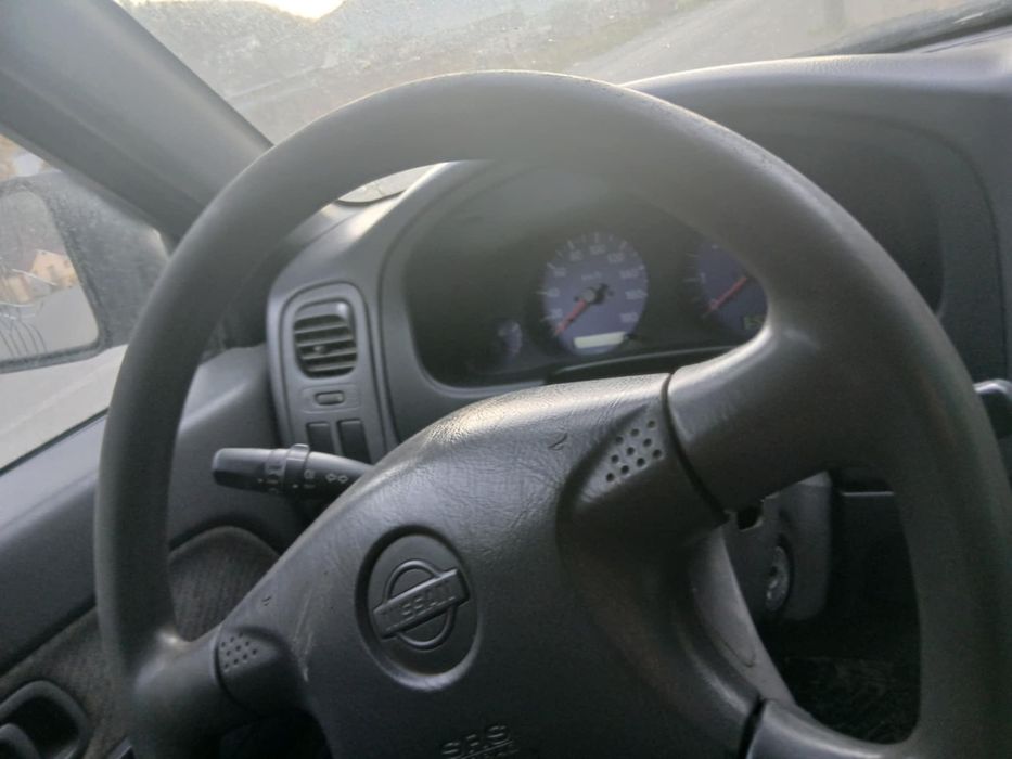Vând Nissan navara