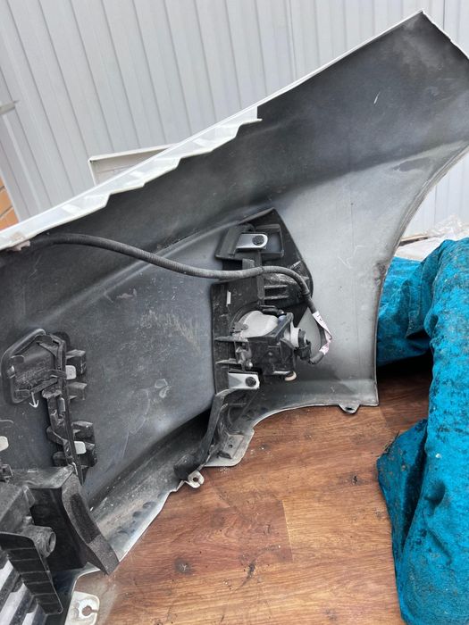 Продаю передний бампер Toyota Estima