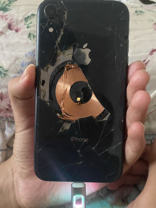 Iphone xr holati idyel ishlayfi radnoy bita orqa krishka ketkan