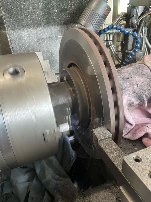 Rectificare discuri frana pe strung strunjire strungarie