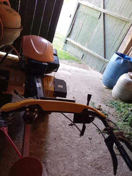 Motocultor Progarden 18 CP.benzină și remorcă Ruris 1 tonă.