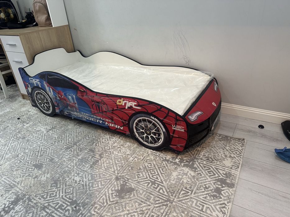 Детская кровать машинка