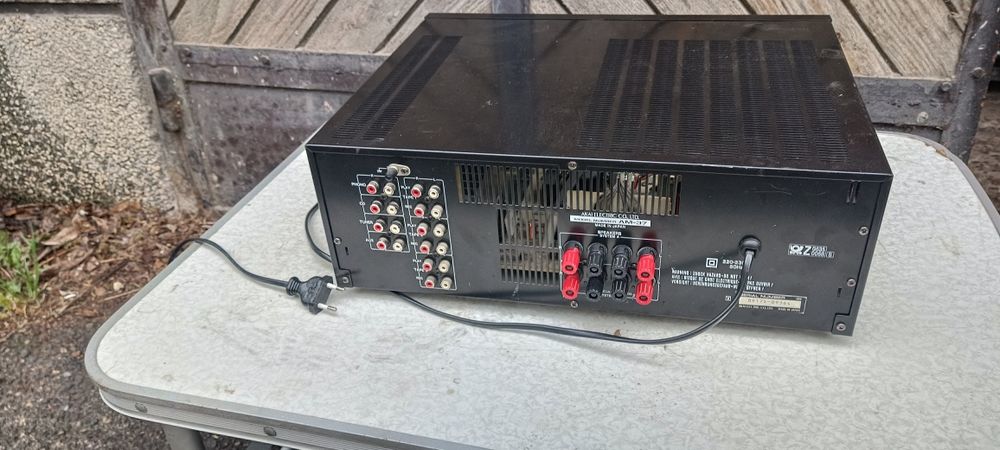 Усилвател Akai + тонколони Elac