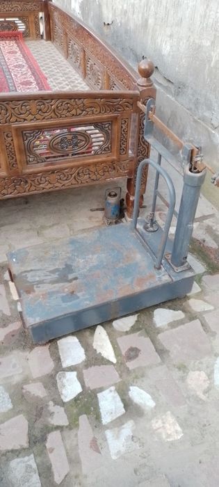 Тарози ва металлом сотилади
