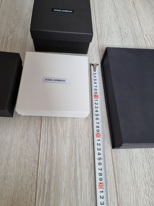 Кутии на  Dolce and Gabanna и Versace  подходяща за опаковка на подаръ