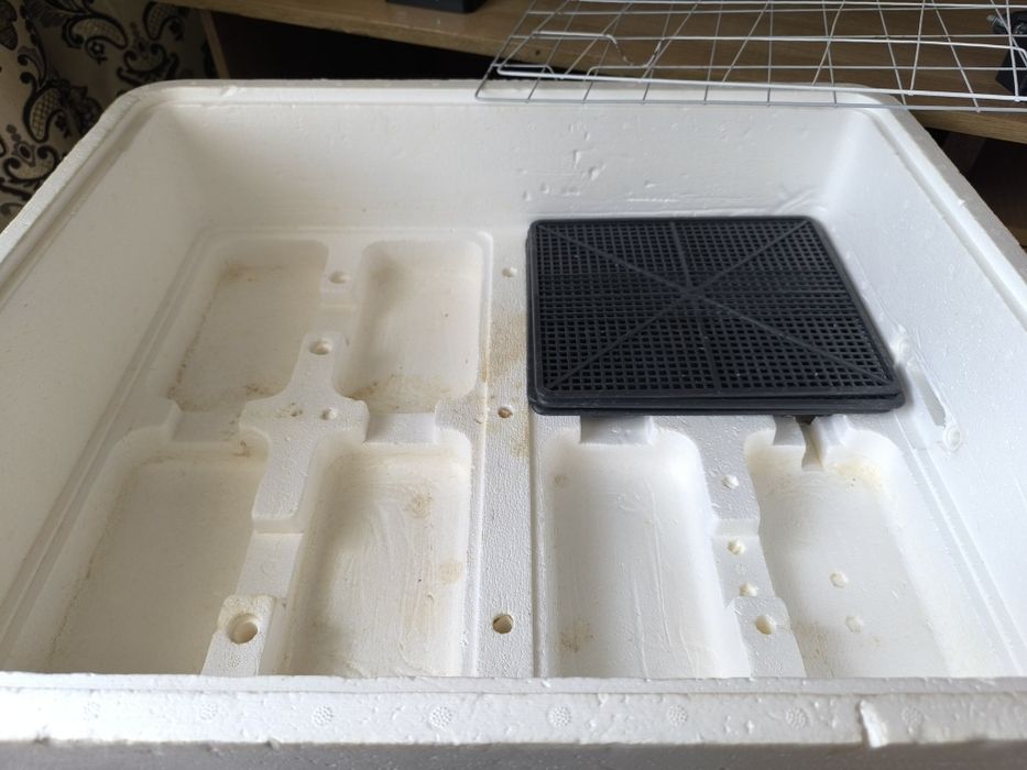 Инкубатор "Несушка" 77 яиц