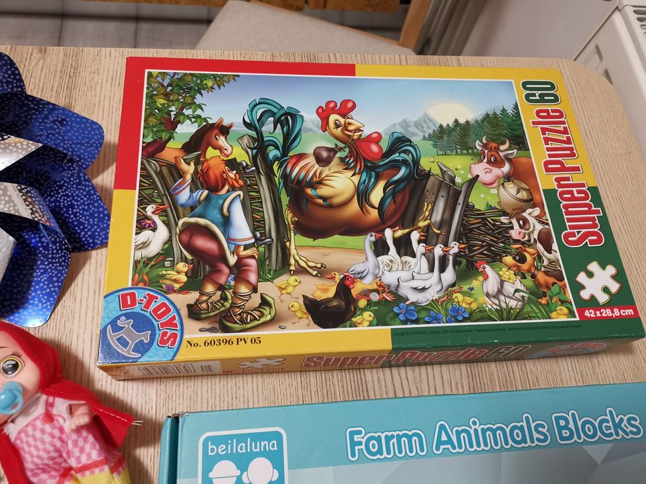 REZERVAT Lot jucării și cărți