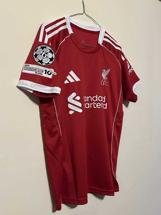 Тениска на Liverpool FC с Ekitike и баджове на Шампионска Лига - НОВА!