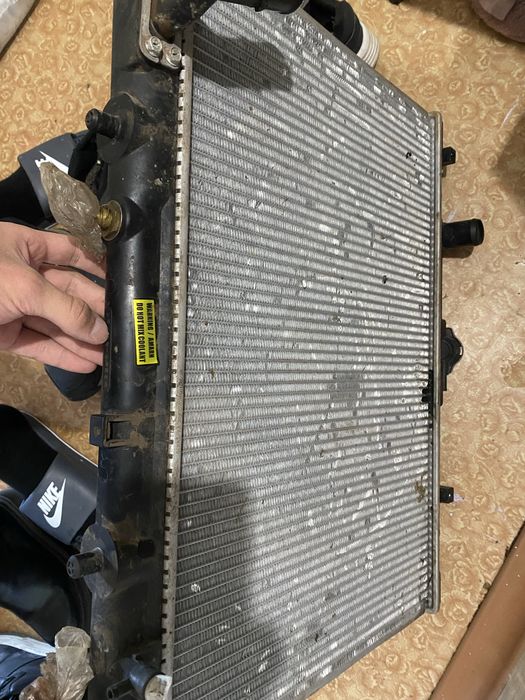 Продам радиатор на поджера митсубиси