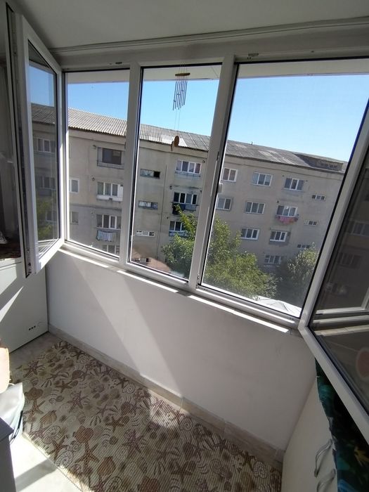 Vand apartament cu 4 camere