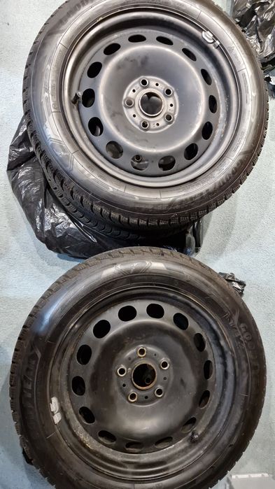 Vând set 4 anvelope de iarnă premium Goodyear UltraGrip Performance 3