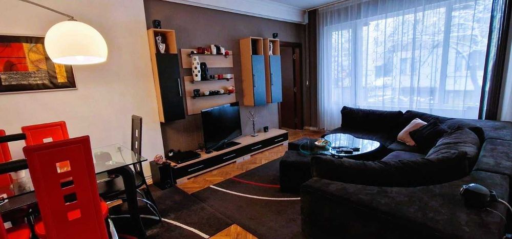 Тристаен апартамент в Лозенец