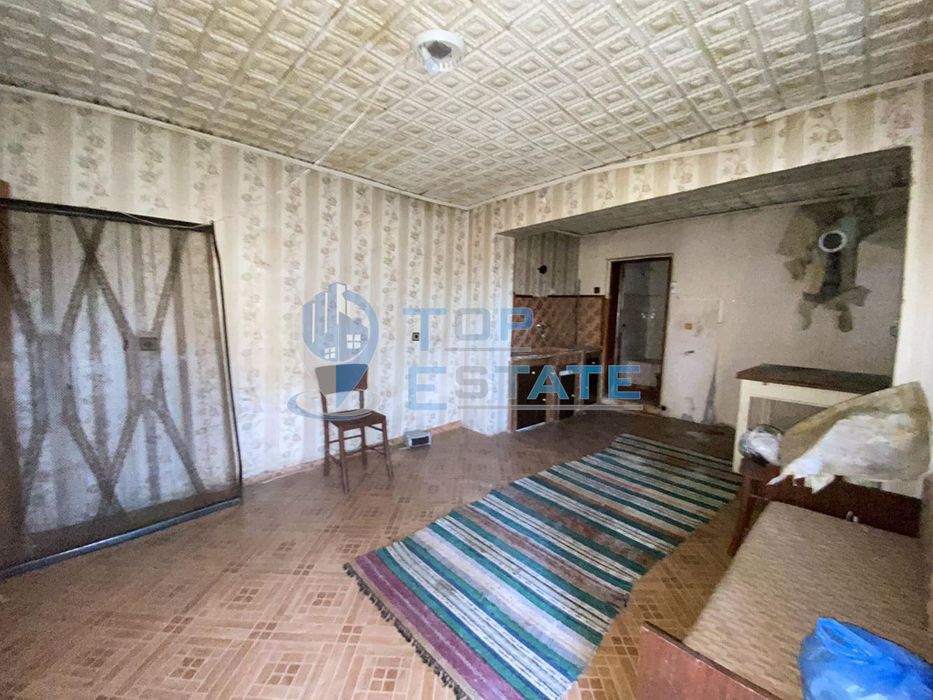 Едноетажна къща с гараж в с. Козаревец, област Велико Търново