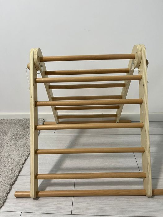 Loc de joacă pentru copii din lemn, făcut în casă - scară + perete