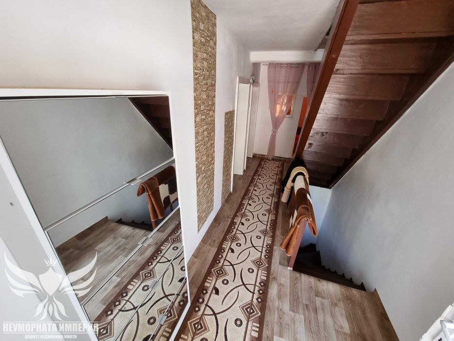 Продавам къща 225РЗП с 266 кв.м. двор в с.Забърдо обл.Смолян