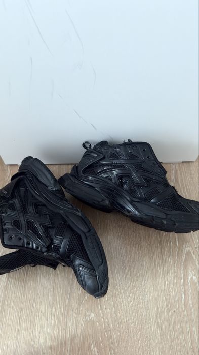 balenciaga runner