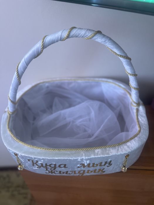 Корзина құдаларға арналған