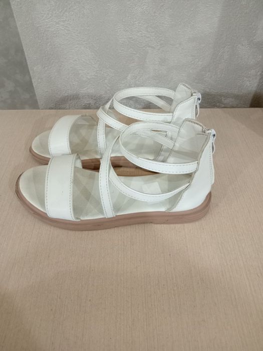 Сандалии на девочку