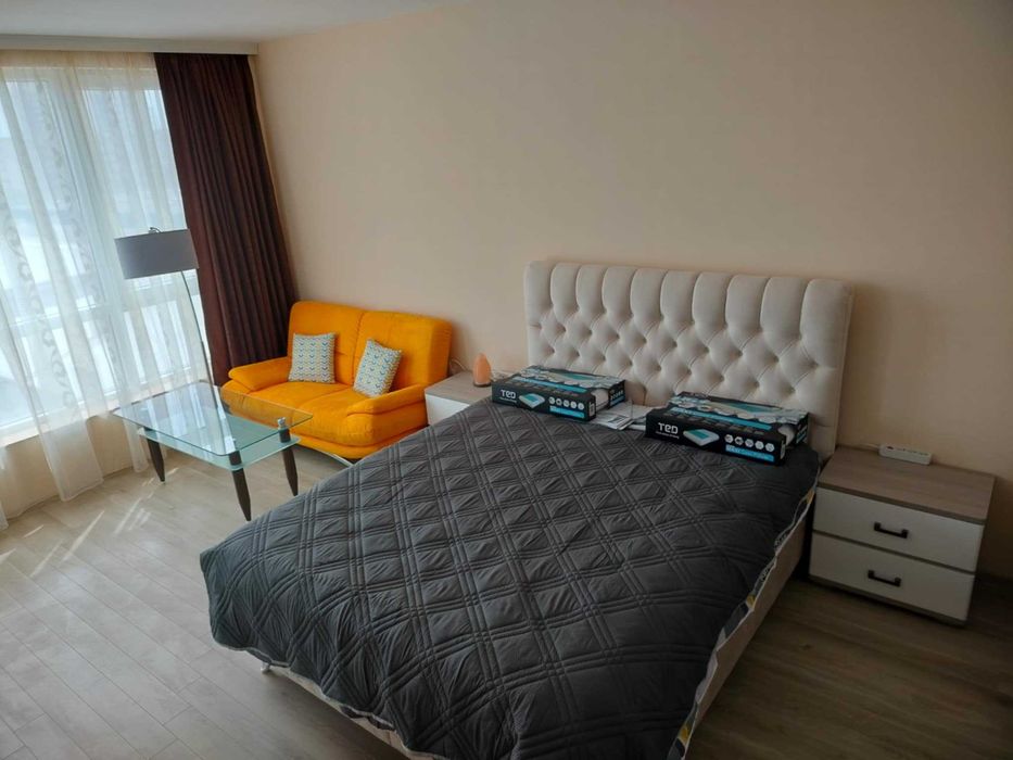 Дава се под наем Тристаен апартамент в Варна, Младост 1 - 100 кв.м за 816 € - Снимка #7