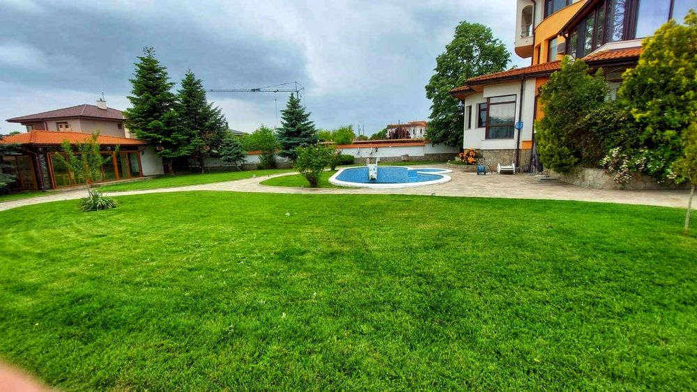 Косене и подръжка на градини