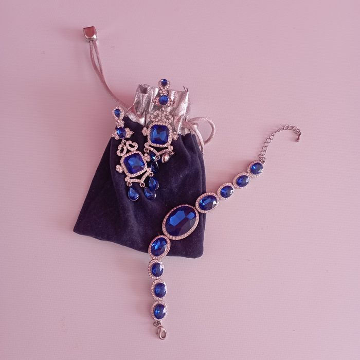 Украшение- серьги, браслет