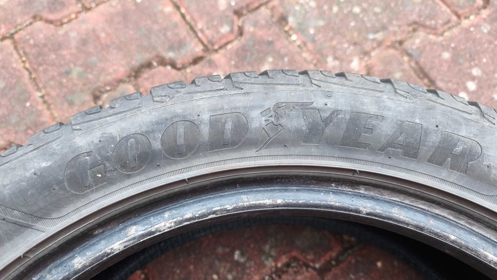 Vind 2 anvelope iarna goodyear 205 50 r 17