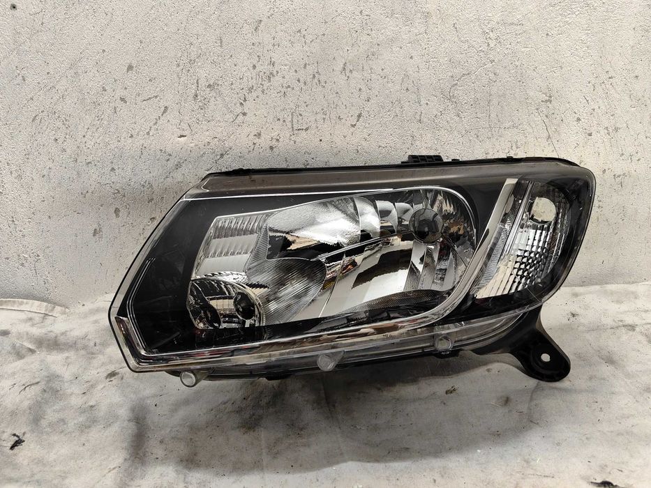 Оригинален фар  Ляв Десен Дачия Сандеро  Dacia Sandero