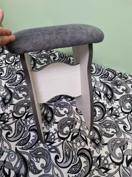 Продам 2 табуретки, новые