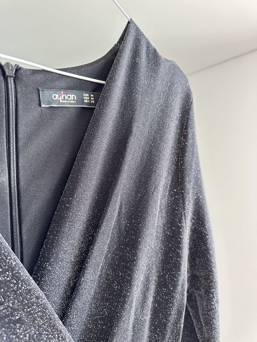 Продам платье размер 44-46 размер, одевала 1 раз.