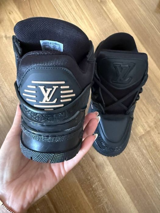 Adidasi Louis Vuitton