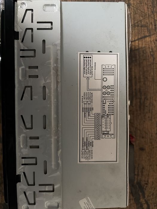 Магнитола б/у в хорошем состоянии