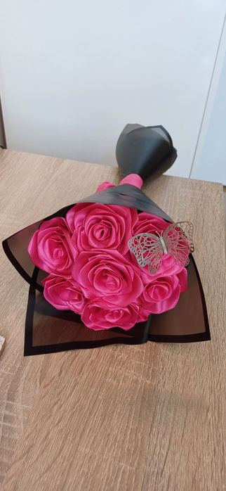 Букети от сатенени рози