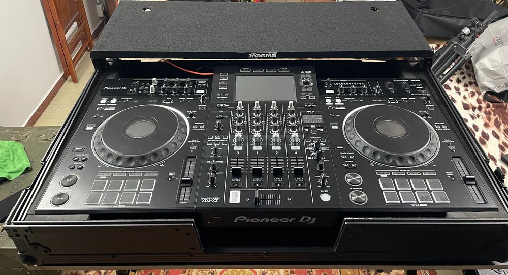 Pioneer XDJ XZ + Case Magma