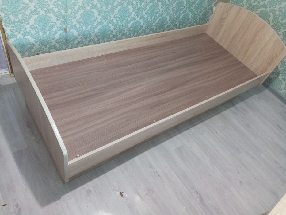 Кровать с матрасом