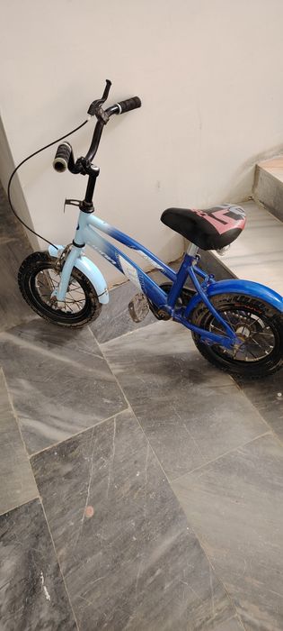 Велосипед холати яхши 5-7 ёшлик боллар га мулжалланган.