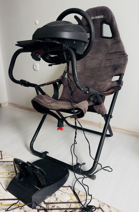 Волан с педали и седалка / Симулатор Trustmaster TMX