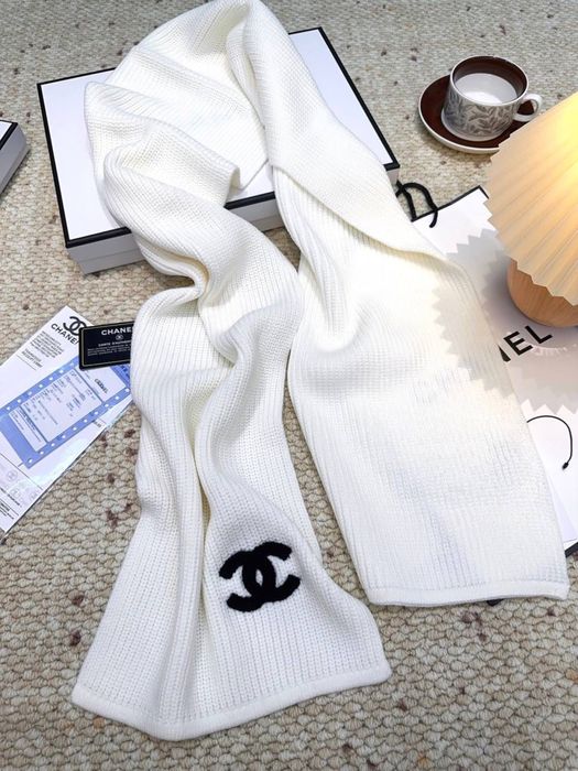 Fular Chanel , calitate premium , pe stoc